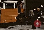Standbild Double Decker bus London England Vereinigtes Königreich, 1945, aus Sekunde 9 historischem Filmmaterial Videoclip 65675048982