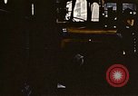 Standbild Double Decker bus London England Vereinigtes Königreich, 1945, aus Sekunde 15 historischem Filmmaterial Videoclip 65675048982
