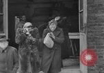 Immagine di La popolazione civile tedesca tour campo di concentramento di Dachau dopo la sua liberazione Baviera Germania, 1945, secondo 36 filmato di repertorio 65675049039