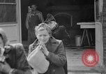 Immagine di La popolazione civile tedesca tour campo di concentramento di Dachau dopo la sua liberazione Baviera Germania, 1945, secondo 39 filmato di repertorio 65675049039