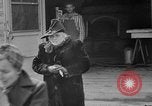 Immagine di La popolazione civile tedesca tour campo di concentramento di Dachau dopo la sua liberazione Baviera Germania, 1945, secondo 40 filmato di repertorio 65675049039