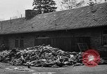 Immagine di La popolazione civile tedesca tour campo di concentramento di Dachau dopo la sua liberazione Baviera Germania, 1945, secondo 51 filmato di repertorio 65675049039
