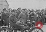 Immagine di Il giro del mondo volantini Washington DC USA, 1924, secondo 1 filmato di repertorio 65675049054