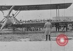 Immagine di Il giro del mondo volantini Washington DC USA, 1924, secondo 9 filmato di repertorio 65675049054