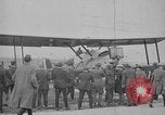 Immagine di Il giro del mondo volantini Washington DC USA, 1924, secondo 23 filmato di repertorio 65675049054