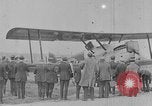 Immagine di Il giro del mondo volantini Washington DC USA, 1924, secondo 27 filmato di repertorio 65675049054