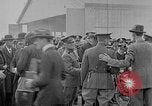 Immagine di Il giro del mondo volantini Washington DC USA, 1924, secondo 39 filmato di repertorio 65675049054