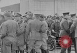 Immagine di Il giro del mondo volantini Washington DC USA, 1924, secondo 55 filmato di repertorio 65675049054