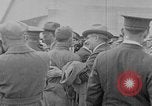 Immagine di Il giro del mondo volantini Washington DC USA, 1924, secondo 59 filmato di repertorio 65675049054