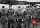 Standbild USA 94th Aero Squadron Frankreich, 1918, aus Sekunde 15 historischem Filmmaterial Videoclip 65675049089