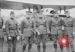 Standbild USA 94th Aero Squadron Frankreich, 1918, aus Sekunde 20 historischem Filmmaterial Videoclip 65675049089