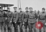 Standbild USA 94th Aero Squadron Frankreich, 1918, aus Sekunde 32 historischem Filmmaterial Videoclip 65675049089