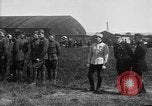 Standbild Captain Eddie Rickenbacker Rembercourt Frankreich, 1918, aus Sekunde 33 historischem Filmmaterial Videoclip 65675049095