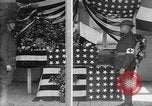 Immagine di Scrigno avvolto nella Bandiera americana Francia, 1918, secondo 12 filmato di repertorio 65675049096