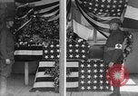 Immagine di Scrigno avvolto nella Bandiera americana Francia, 1918, secondo 13 filmato di repertorio 65675049096