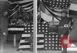 Immagine di Scrigno avvolto nella Bandiera americana Francia, 1918, secondo 14 filmato di repertorio 65675049096