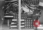 Immagine di Scrigno avvolto nella Bandiera americana Francia, 1918, secondo 18 filmato di repertorio 65675049096