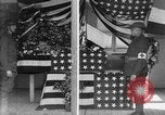 Immagine di Scrigno avvolto nella Bandiera americana Francia, 1918, secondo 22 filmato di repertorio 65675049096