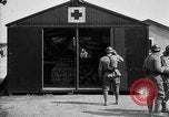 Immagine di Scrigno avvolto nella Bandiera americana Francia, 1918, secondo 34 filmato di repertorio 65675049096