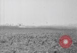 Standbild Sopwith Camel Bomber Berques Frankreich, 1918, aus Sekunde 61 historischem Filmmaterial Videoclip 65675049097