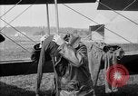 Image Escadron de reconnaissance antenne Dogneville France, 1918, de la seconde 17 séquences d'archives historiques vidéo 65675049102