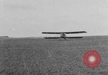 Image Première Guerre Mondiale avions et prospectus Rembercourt France, 1918, de la seconde 1 séquences d'archives historiques vidéo 65675049111
