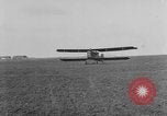 Image Première Guerre Mondiale avions et prospectus Rembercourt France, 1918, de la seconde 3 séquences d'archives historiques vidéo 65675049111