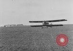 Image Première Guerre Mondiale avions et prospectus Rembercourt France, 1918, de la seconde 4 séquences d'archives historiques vidéo 65675049111