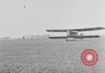 Image Première Guerre Mondiale avions et prospectus Rembercourt France, 1918, de la seconde 5 séquences d'archives historiques vidéo 65675049111