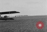 Image Première Guerre Mondiale avions et prospectus Rembercourt France, 1918, de la seconde 10 séquences d'archives historiques vidéo 65675049111