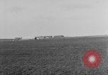 Image Première Guerre Mondiale avions et prospectus Rembercourt France, 1918, de la seconde 12 séquences d'archives historiques vidéo 65675049111