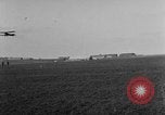 Image Première Guerre Mondiale avions et prospectus Rembercourt France, 1918, de la seconde 16 séquences d'archives historiques vidéo 65675049111