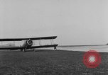 Image Première Guerre Mondiale avions et prospectus Rembercourt France, 1918, de la seconde 19 séquences d'archives historiques vidéo 65675049111