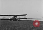 Image Première Guerre Mondiale avions et prospectus Rembercourt France, 1918, de la seconde 20 séquences d'archives historiques vidéo 65675049111