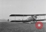 Image Première Guerre Mondiale avions et prospectus Rembercourt France, 1918, de la seconde 23 séquences d'archives historiques vidéo 65675049111