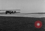 Image Première Guerre Mondiale avions et prospectus Rembercourt France, 1918, de la seconde 38 séquences d'archives historiques vidéo 65675049111