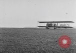 Image Première Guerre Mondiale avions et prospectus Rembercourt France, 1918, de la seconde 42 séquences d'archives historiques vidéo 65675049111