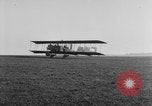 Image Première Guerre Mondiale avions et prospectus Rembercourt France, 1918, de la seconde 44 séquences d'archives historiques vidéo 65675049111