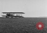 Image Première Guerre Mondiale avions et prospectus Rembercourt France, 1918, de la seconde 45 séquences d'archives historiques vidéo 65675049111