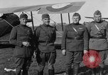 Image Première Guerre Mondiale avions et prospectus Rembercourt France, 1918, de la seconde 49 séquences d'archives historiques vidéo 65675049111