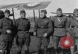 Image Première Guerre Mondiale avions et prospectus Rembercourt France, 1918, de la seconde 50 séquences d'archives historiques vidéo 65675049111
