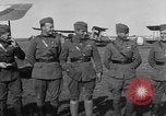 Image Première Guerre Mondiale avions et prospectus Rembercourt France, 1918, de la seconde 55 séquences d'archives historiques vidéo 65675049111