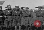 Image Première Guerre Mondiale avions et prospectus Rembercourt France, 1918, de la seconde 56 séquences d'archives historiques vidéo 65675049111