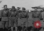 Image Première Guerre Mondiale avions et prospectus Rembercourt France, 1918, de la seconde 57 séquences d'archives historiques vidéo 65675049111
