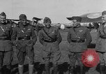 Image Première Guerre Mondiale avions et prospectus Rembercourt France, 1918, de la seconde 58 séquences d'archives historiques vidéo 65675049111