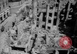 Standbild Bombe Wrack Bukarest Rumänien, 1944, aus Sekunde 54 historischem Filmmaterial Videoclip 65675049112