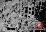 Standbild Bombe Wrack Bukarest Rumänien, 1944, aus Sekunde 55 historischem Filmmaterial Videoclip 65675049112