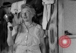 Image traire une vache United States USA, 1943, de la seconde 8 séquences d'archives historiques vidéo 65675049124