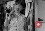Image traire une vache United States USA, 1943, de la seconde 15 séquences d'archives historiques vidéo 65675049124