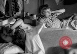 Image traire une vache United States USA, 1943, de la seconde 23 séquences d'archives historiques vidéo 65675049124